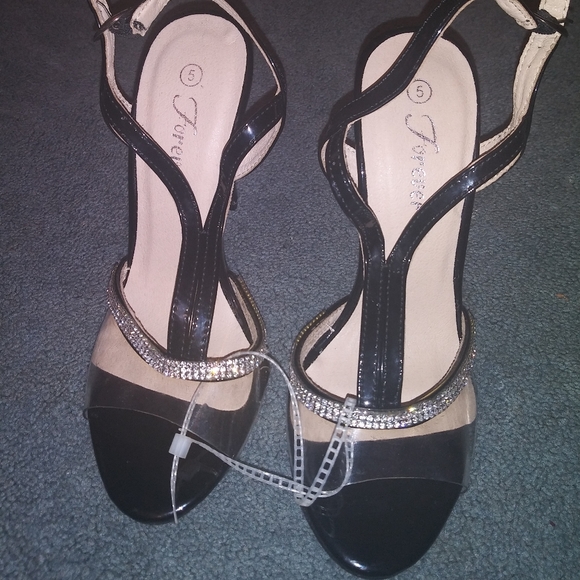 High heel shoes - Picture 2 of 5